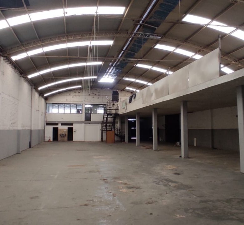 Amplio espacio industrial vacío