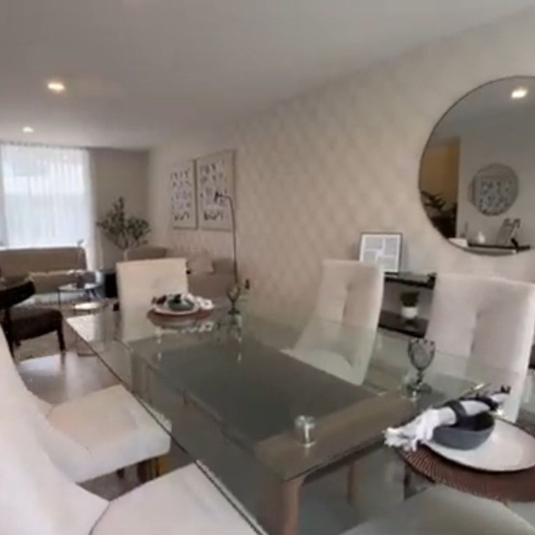 Comedor moderno y elegante con decoración.