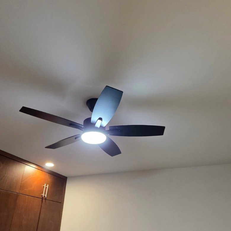 Ventilador de techo moderno y elegante