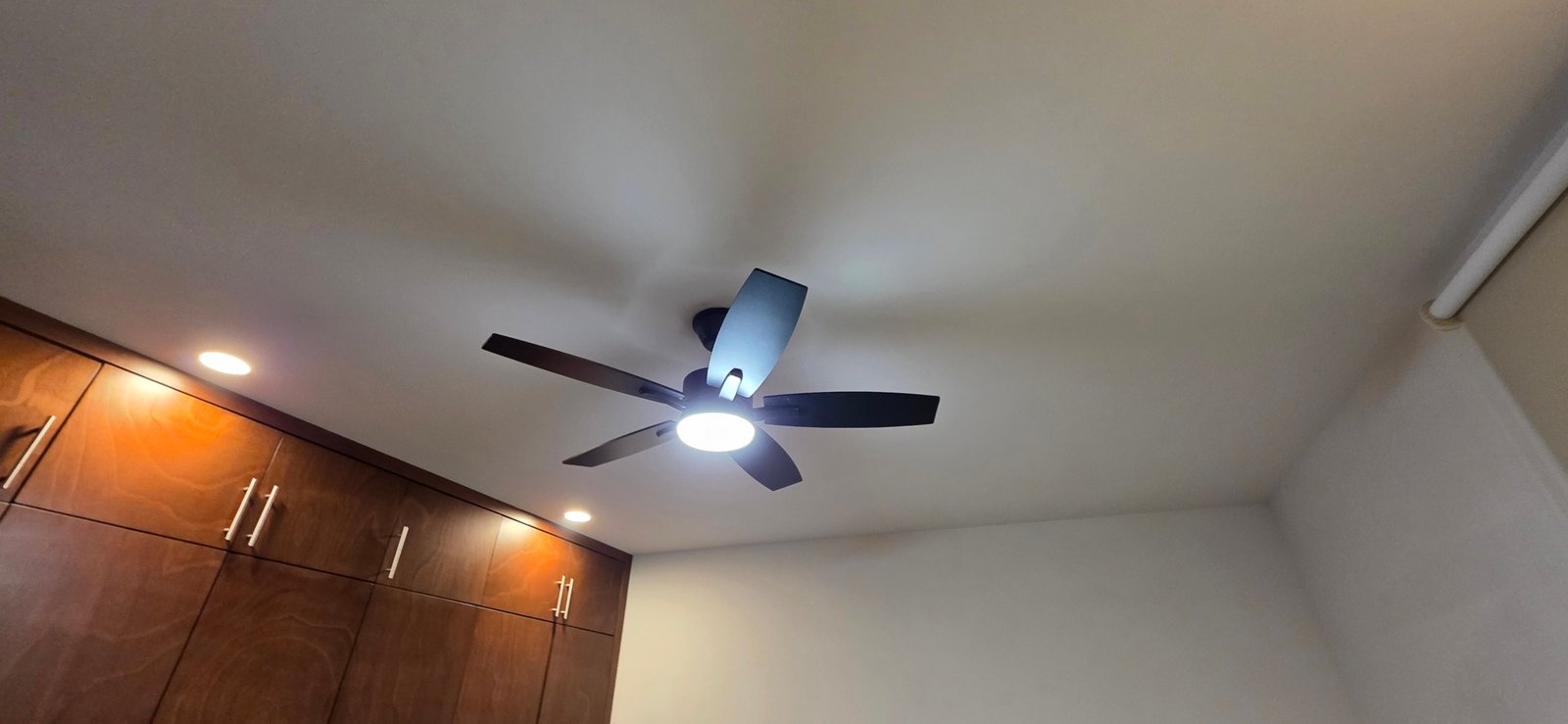 Ventilador de techo moderno y elegante