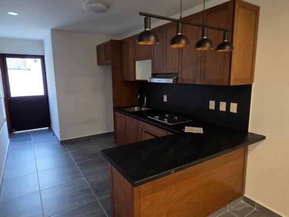 cocina moderna con muebles de madera