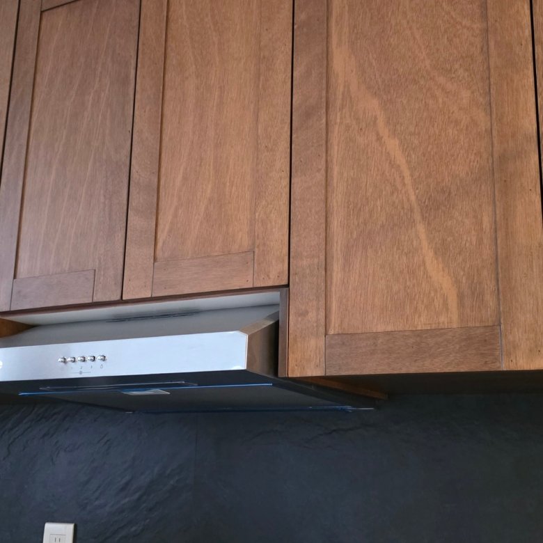 Cocina moderna con gabinetes de madera