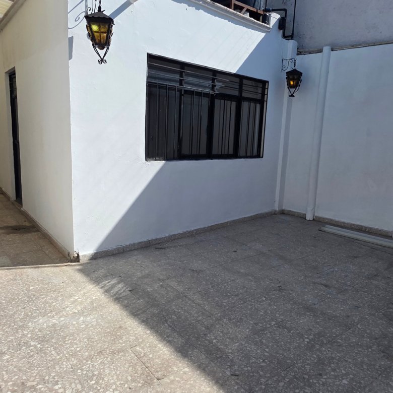 Espacio exterior blanco y despejado en casa u oficina en renta en Leandro Valle y Justo Sierra, León, Guanajuato