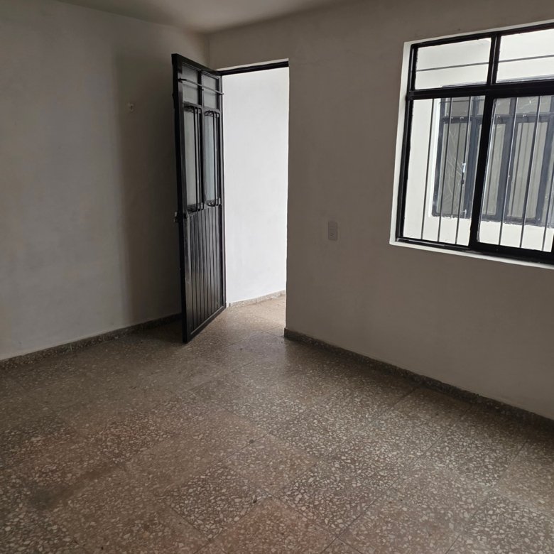 Habitación vacía con puerta abierta en casa u oficina en renta en Leandro Valle y Justo Sierra, León, Guanajuato