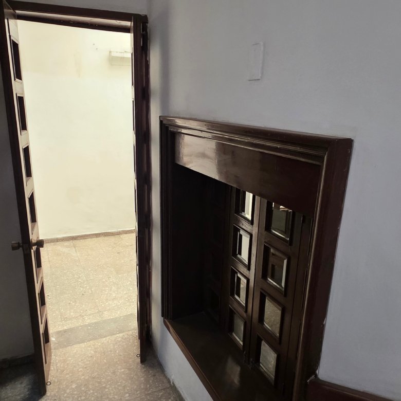 Habitación vacía con puertas abiertas en casa u oficina en renta en Leandro Valle y Justo Sierra, León, Guanajuato