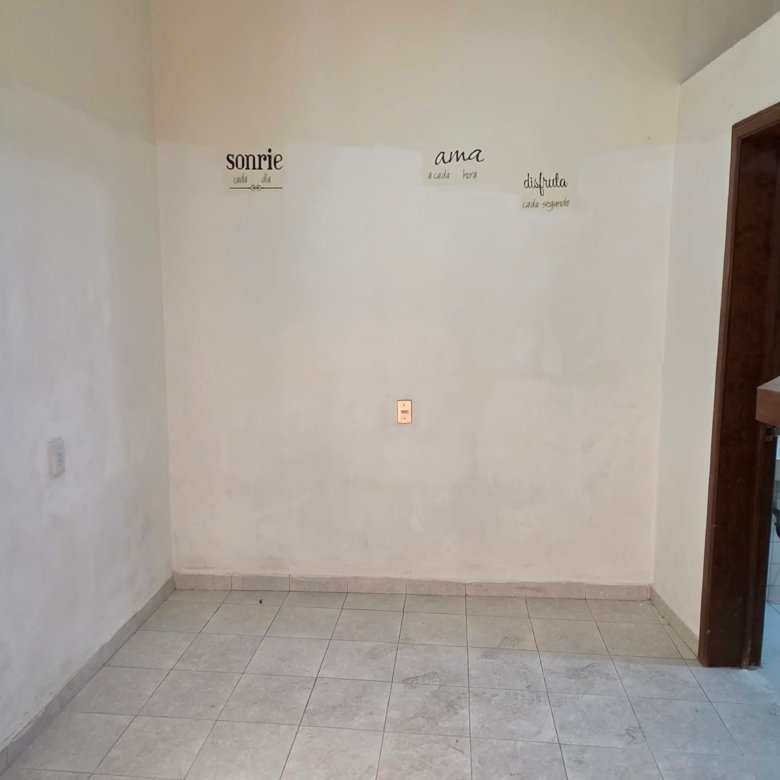 Habitación vacía con paredes claras en casa en renta para oficinas en Leandro Valle León Guanajuato.