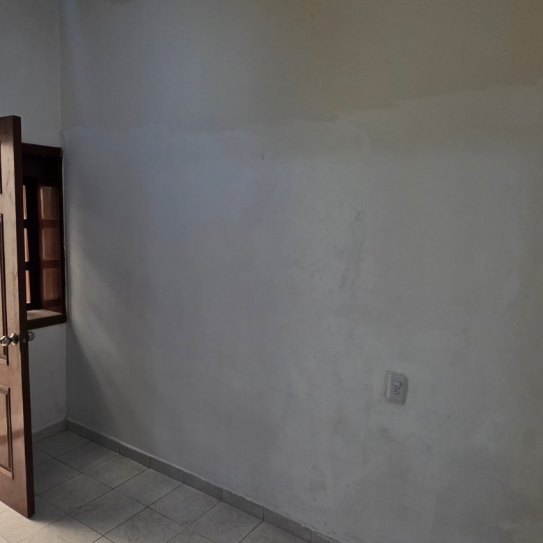 Habitación vacía con puerta abierta en casa u oficina en renta en Leandro Valle y Justo Sierra, León, Guanajuato