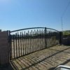 puerta negra en camino rural de terreno en venta en cañada de negros, purísima del rincón, guanajuato