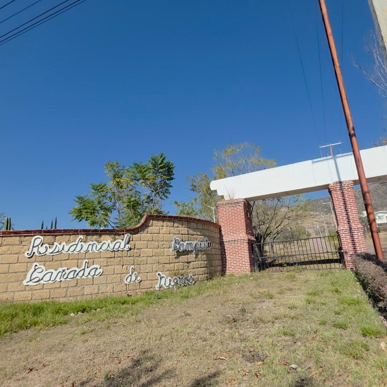 Entrada a un residencial tranquilo en terreno en venta en Cañada de Negros, Purísima del Rincón, Guanajuato