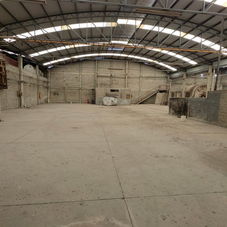 Amplio espacio industrial vacío en bodega en renta 3600 m² León Guanajuato San Jorge con entrada para tráiler