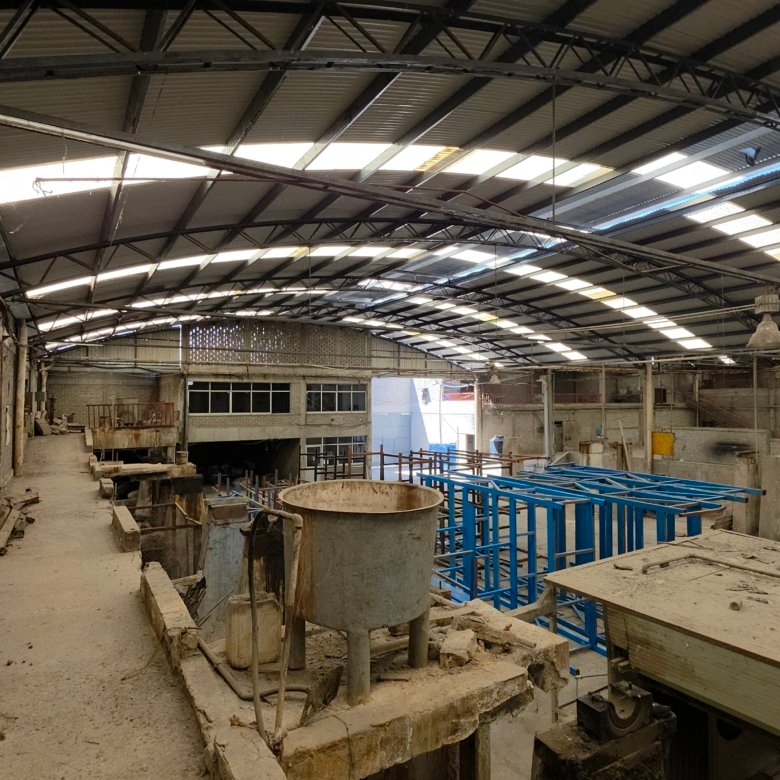 Interior de taller industrial vacío en bodega en renta 3600 m² en León Guanajuato San Jorge con entrada para tráiler