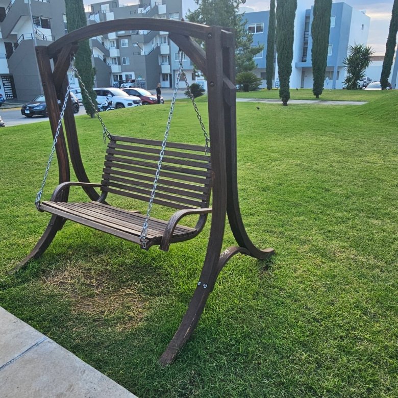 Columpios en área de juegos infantiles en departamento en venta en Rubí Residencial León Guanajuato con amenidades familiares