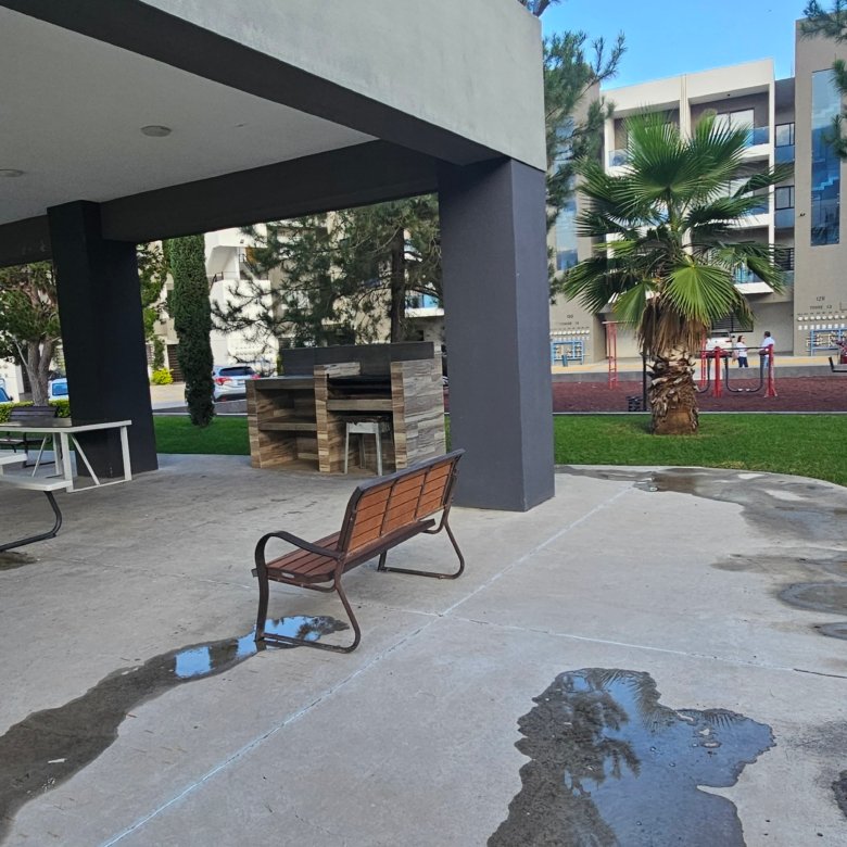 Área recreativa con mesas y juegos en departamento en venta en Rubí Residencial León Guanajuato con amenidades familiares