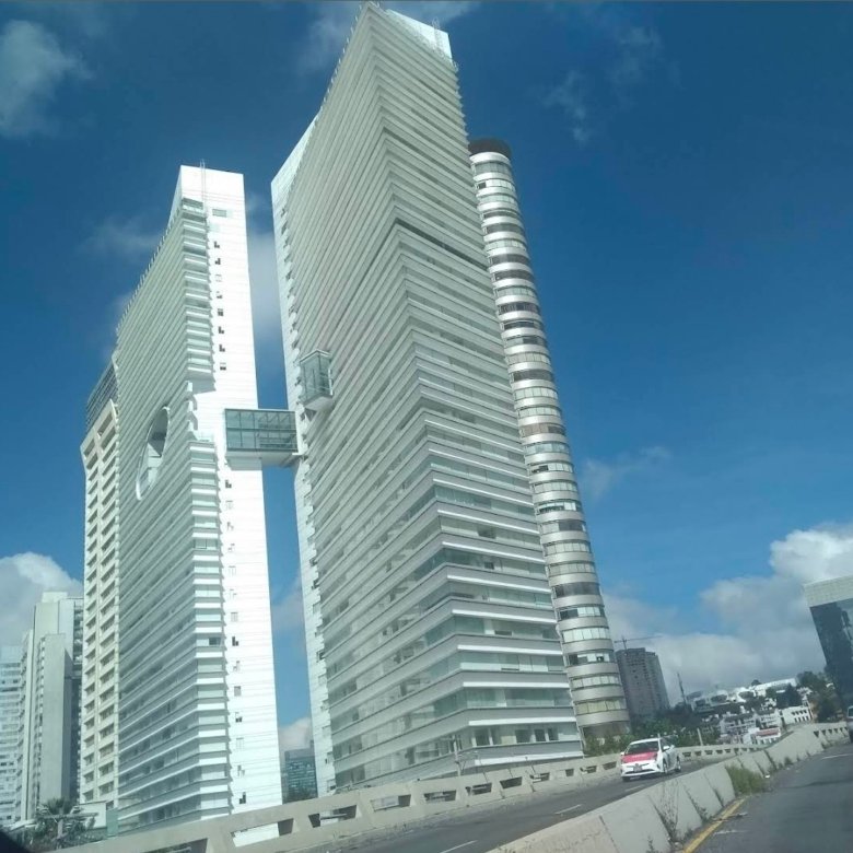 Edificios modernos en Santa Fe Ciudad de México zona de alta plusvalía con corporativos y propiedades de lujo en venta