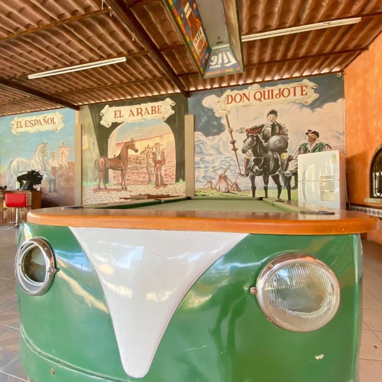 Restaurante con decoración española en rancho hípico en venta en San Francisco del Rincón Guanajuato ideal para eventos y turismo