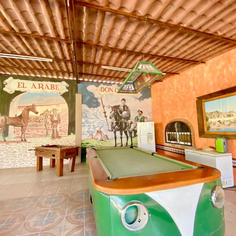 Mesa de billar en salón recreativo dentro de rancho hípico en venta en San Francisco del Rincón Guanajuato