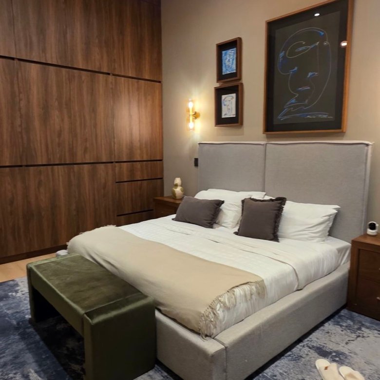 Habitacion moderna con cama y decoracion en departamento de lujo en venta zona norte Leon Guanajuato