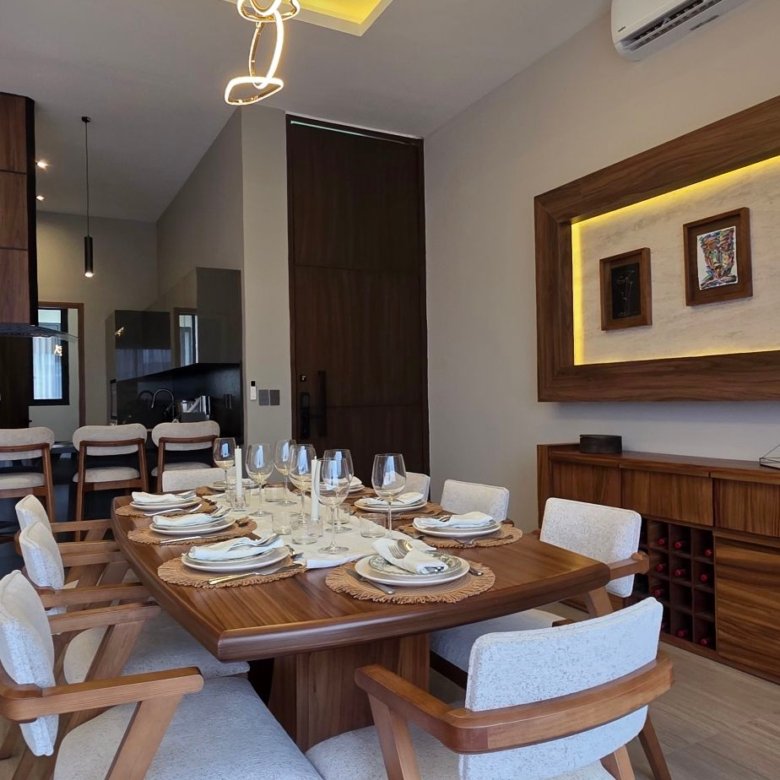 Comedor moderno con iluminacion elegante y diseño contemporaneo en departamento de lujo en venta zona norte Leon Guanajuato