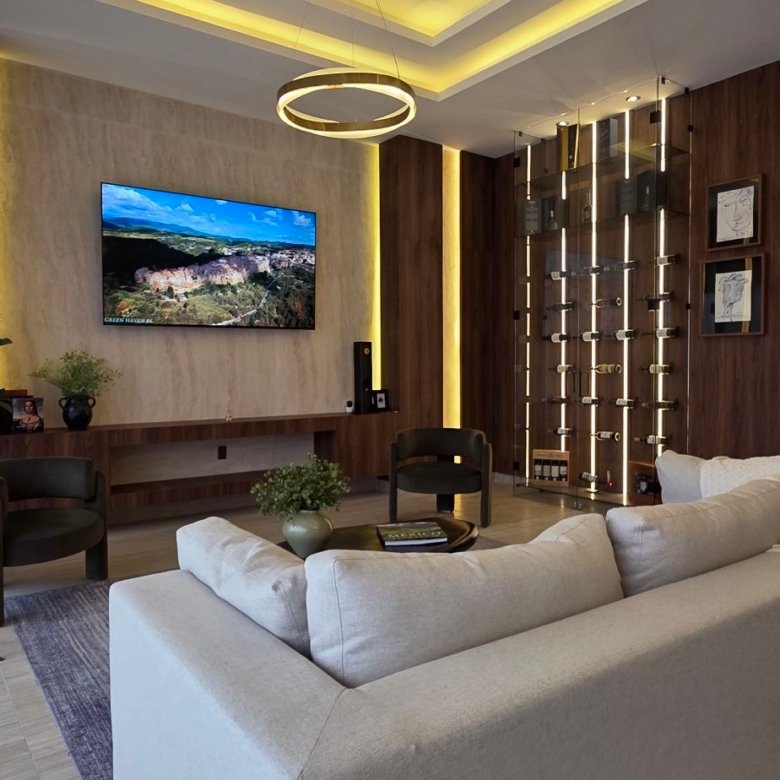 Sala moderna con iluminacion elegante en departamento de lujo en venta zona norte Leon Guanajuato