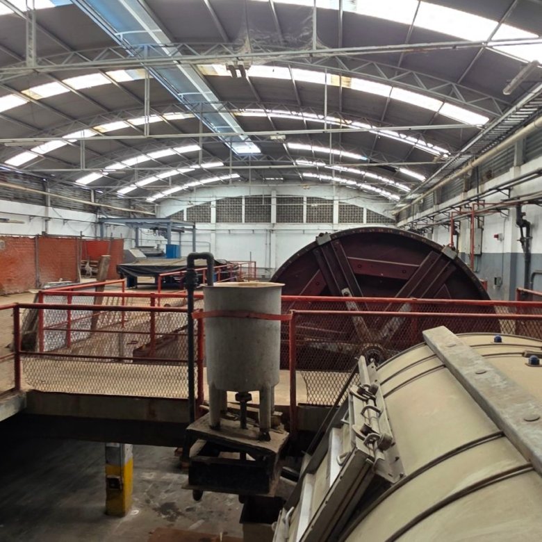 Perspectiva superior de tambores para curtir y plataformas de operación en tenería en venta o renta, Industrial Santa Crocce, León, Guanajuato.