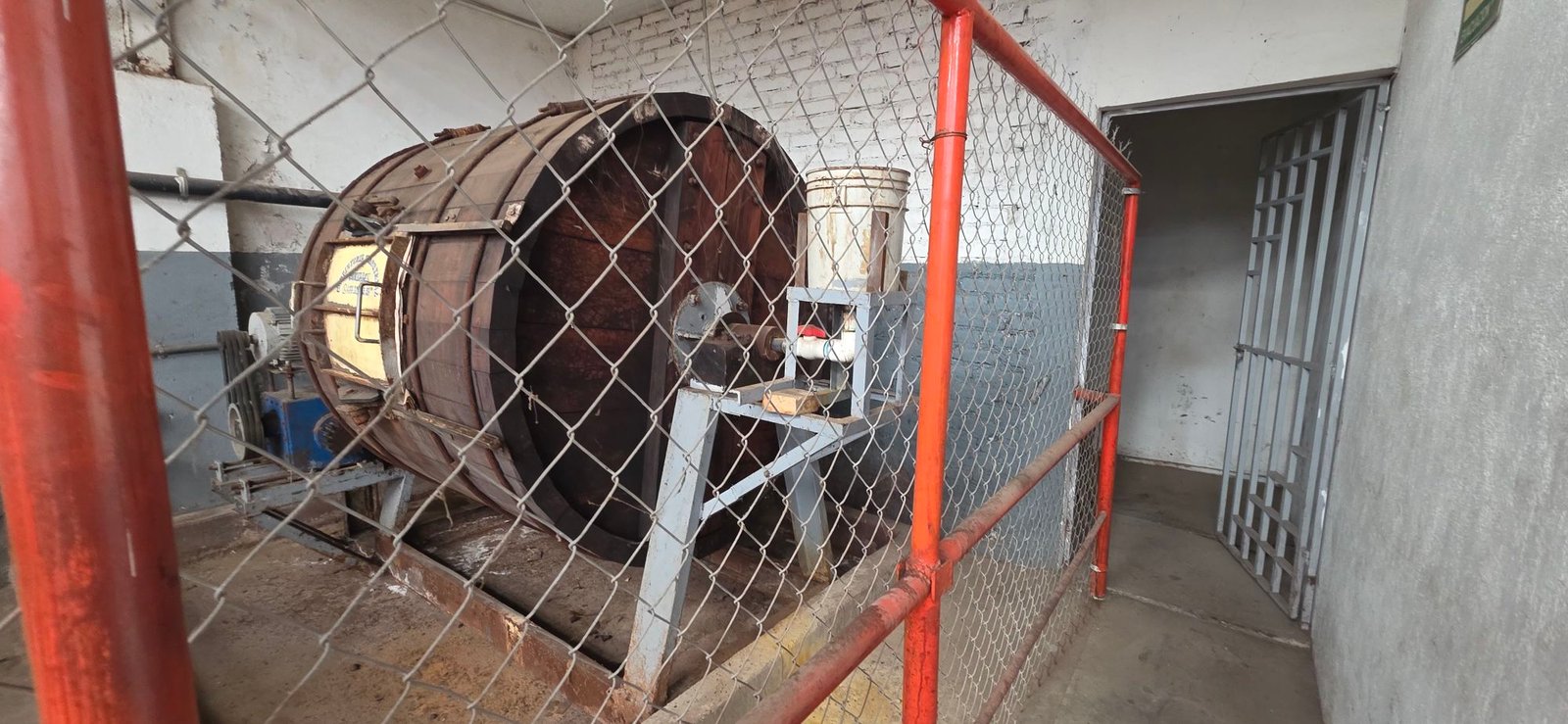 Tambor para curtir o batán industrial delimitado en zona de seguridad en tenería en venta o renta, Industrial Santa Crocce, León, Guanajuato.