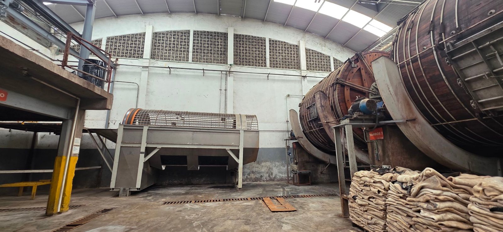 Maquinaria industrial tradicional y equipamiento operativo en tenería en venta o renta, Fraccionamiento Industrial Santa Crocce, León, Guanajuato.