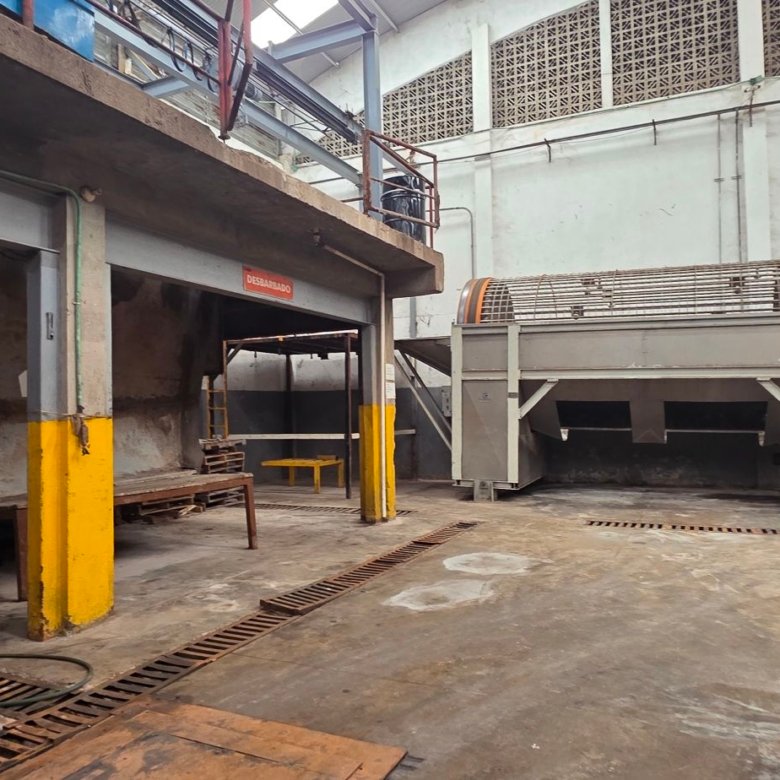 Máquina de descarnar y maquinaria industrial especializada en planta curtidora o tenería en venta o renta, Industrial Santa Crocce, León, Guanajuato.