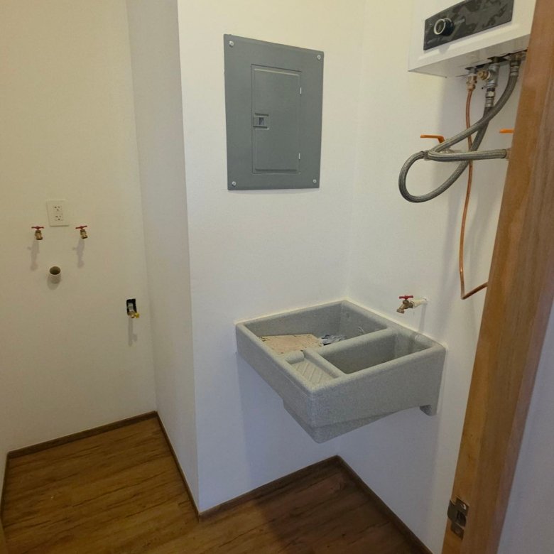 Cuarto de lavandería en departamento Grand Valbuena León