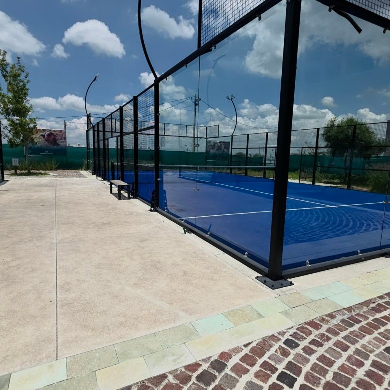 Cancha de pádel profesional en departamento en renta Grand Valbuena Modelo Berlín León