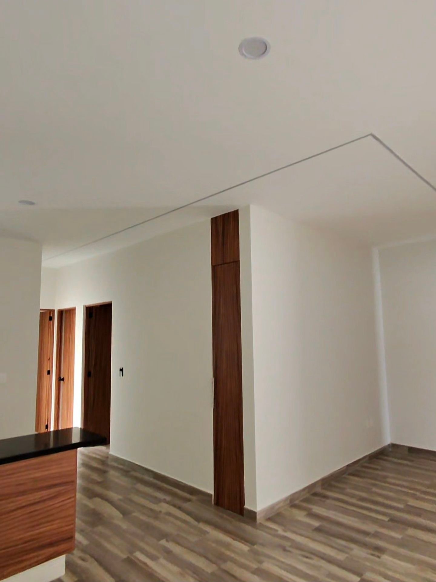 Sala comedor y distribucion de recamaras en departamento en renta residencial rubi leon modelo jade