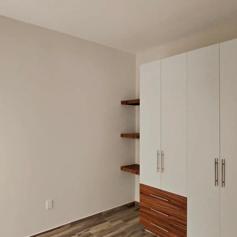 Recamara principal con closet moderno en departamento en renta residencial rubi leon modelo jade