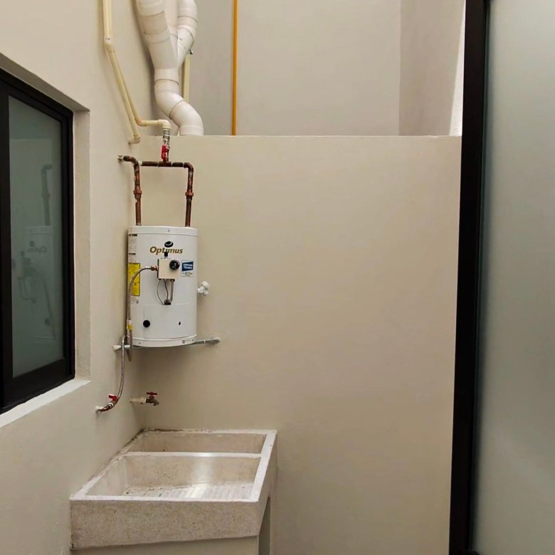 Cuarto de lavado con lavadero y calentador en departamento en renta residencial rubi leon modelo jade