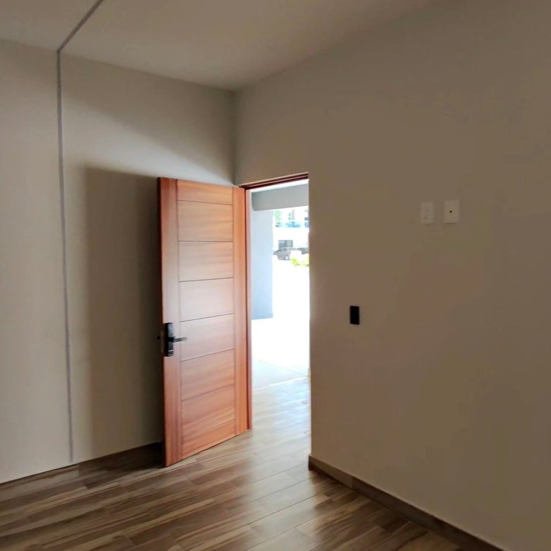 Acceso principal y puerta de entrada en departamento en renta residencial rubi leon modelo jade