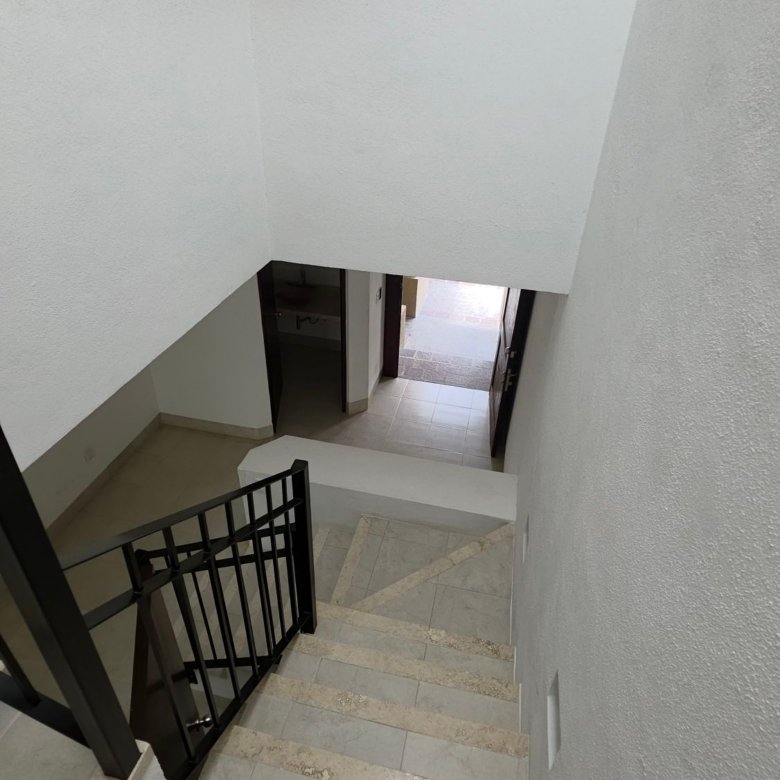 Escalera hacia un espacio interior en casa en renta en El Mayorazgo Residencial León Gto