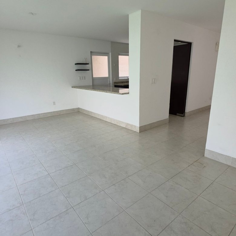 Interior luminoso de casa en renta en La Rioja, El Mayorazgo Residencial, León Gto