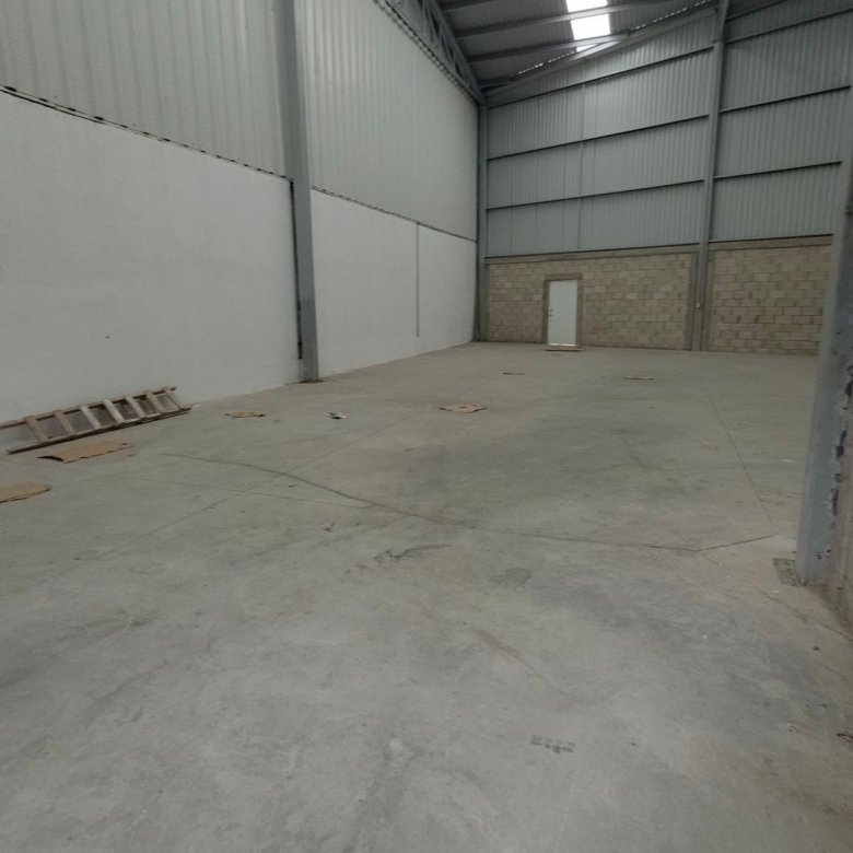 Interior de bodega industrial en renta de 700 m2 en Las Joyas, León, Guanajuato.