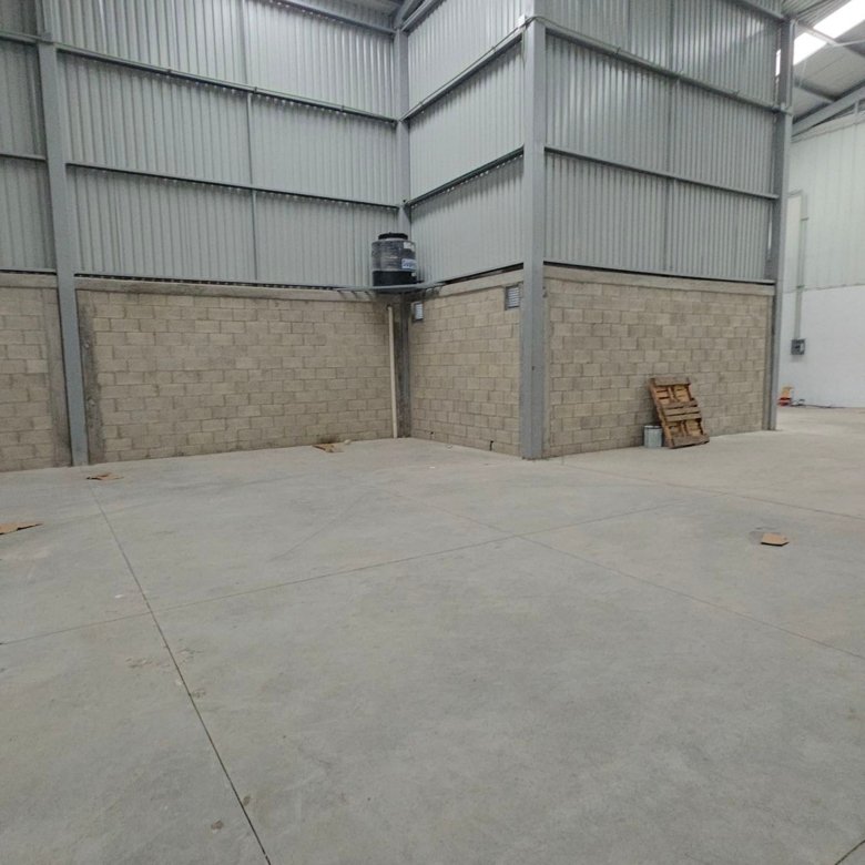 Espacio interior industrial y planta libre en bodega nueva en renta en Las Joyas León Gto.