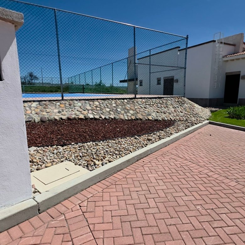 Arquitectura y andadores de Casa Club en Ciudad Maderas Leon terreno en venta Huizache Torresa Inmobiliaria