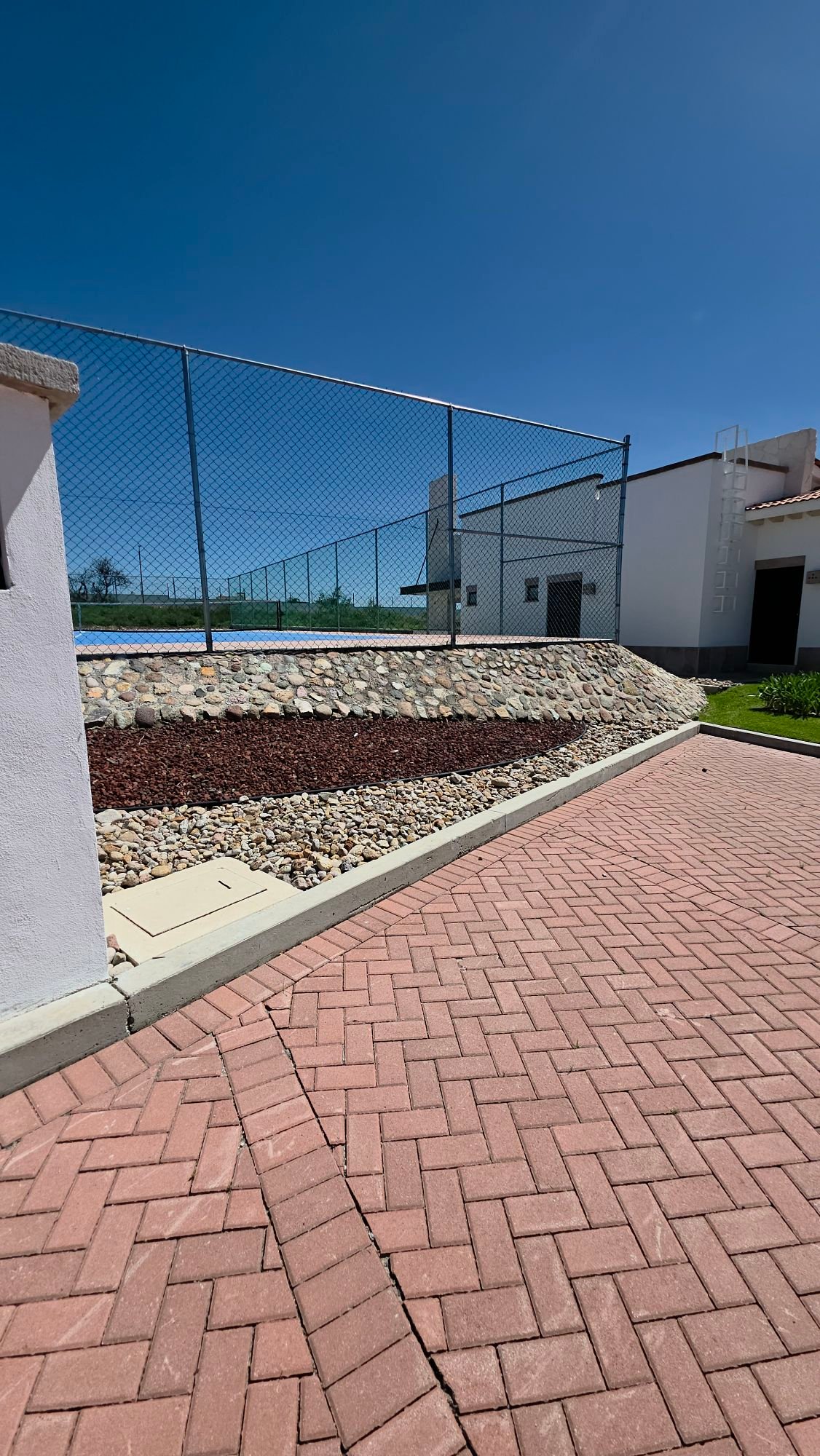 Arquitectura y andadores de Casa Club en Ciudad Maderas Leon terreno en venta Huizache Torresa Inmobiliaria
