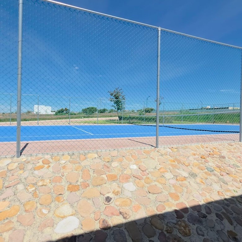 Cimentacion de mamposteria y cancha deportiva de tenis padel en Ciudad Maderas Leon terreno en venta Huizache Torresa Inmobiliaria