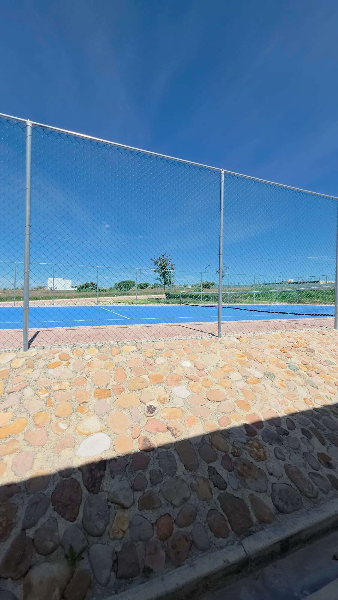 Cimentacion de mamposteria y cancha deportiva de tenis padel en Ciudad Maderas Leon terreno en venta Huizache Torresa Inmobiliaria
