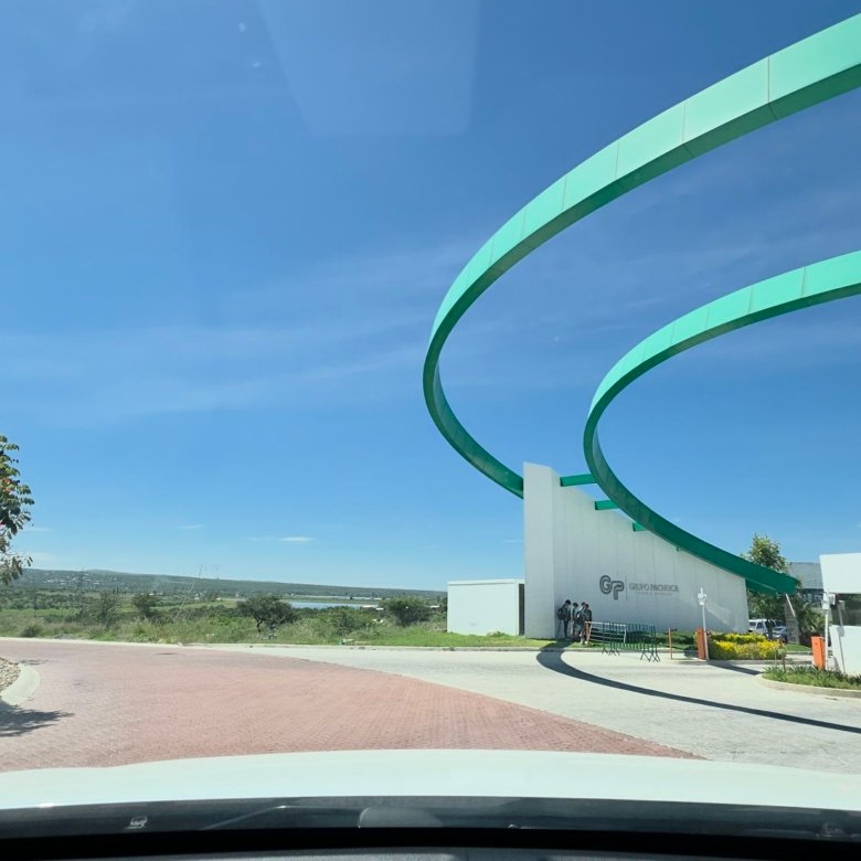 Acceso al centro deportivo La Esmeralda Club Leon cerca de terreno en venta Ciudad Maderas Leon Huizache torresa