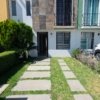 fachada principal de casa en renta de dos plantas con jardin y estacionamiento en residencial oasis leon gto