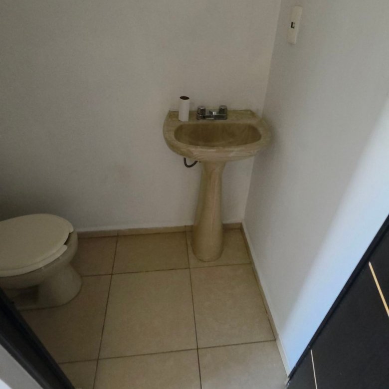 https://torresainmobiliaria.com/property/property-casa-en-renta-residencial-oasis-leon/ me ayudas a analizar la liga y rellenar los campos de la imagen para que me ayude a que también me puedan localizar por medio de las fotos y claro posiscionar mejor mi pagina mas que nada la propiedad con silo seo y rank math para los motores de búsqueda a lo que ves en la imagen y relaciona a la liga que voy a subir  cadaseccion que me das me puedesponer el boton de copiar para ser mas rapido el copiar y pegar 