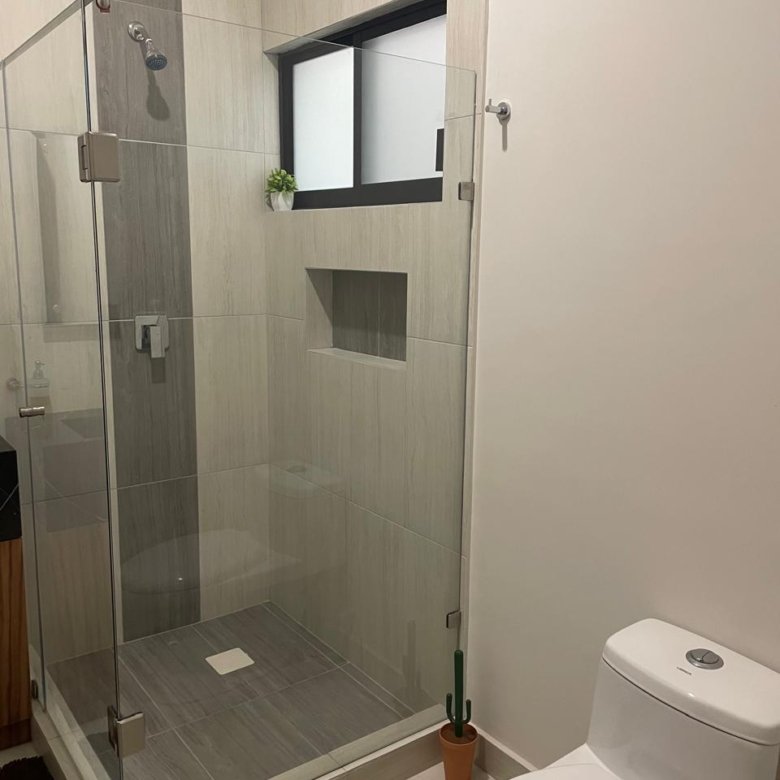Aquí tienes una opción breve y directa: **"Casa en venta en León, Guanajuato"**