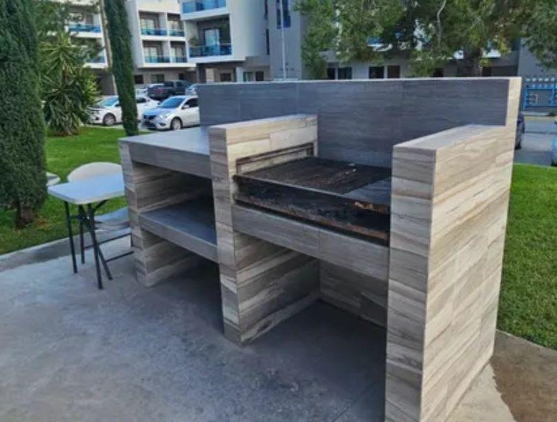Aquí tienes algunas opciones, elige la que mejor se adapte al tipo específico de propiedad en la imagen (casa, departamento, terreno): **Opción 1 (General, para casa):** "Casa en venta León Guanajuato. Inmobiliaria local." **Opción 2 (Si la imagen es de un inmueble en general):** "Inmueble en venta León Guanajuato. Bienes raíces." **Opción 3 (Más concisa para casa):** "Venta de casa León Guanajuato."
