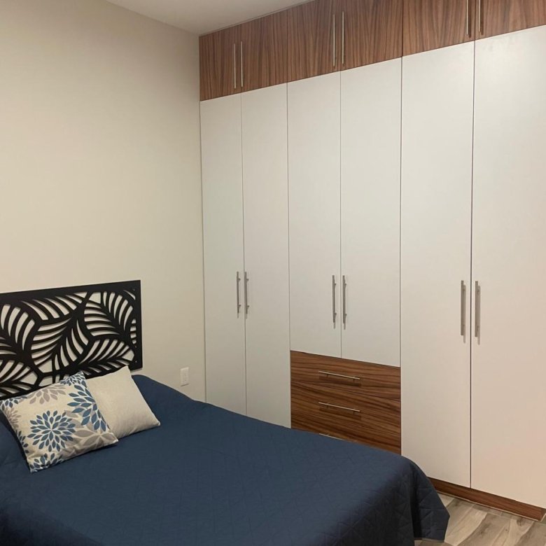 Aquí tienes una opción optimizada: **"Casa en venta en León, Guanajuato."** **Otras opciones si la imagen es diferente:** * **Si es un departamento:** "Departamento en renta en León, Gto." * **Si es una propiedad genérica/terreno:** "Propiedad inmobiliaria en venta León, Guanajuato."