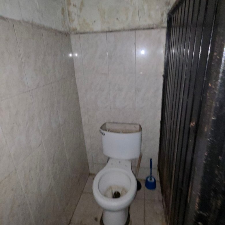 Aquí tienes una opción breve y directa: **ALT: Casa en venta en León, Guanajuato.** *Otras opciones, si la imagen sugiere algo más específico:* * **ALT: Departamento en renta en León, Guanajuato.** * **ALT: Inmueble residencial en venta en León, Guanajuato.**