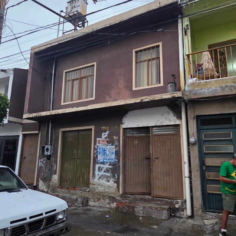 Aquí tienes una opción breve y directa: **"Casa en venta León, Guanajuato | Inmobiliaria local"**