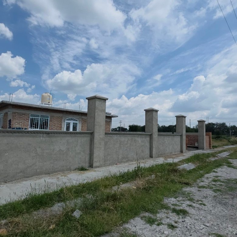 Barda perimetral y entorno de terrenos campestres en venta en Villas del Vergel Jesús del Monte León Gto